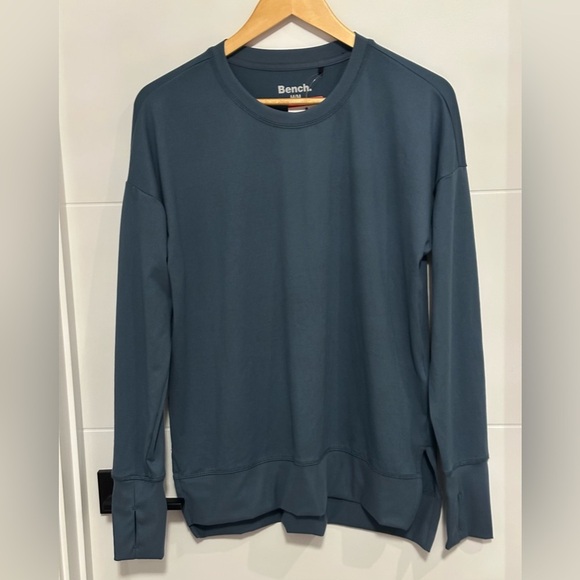 ✨NWT✨ Bench. Women’s Long Sleeve Shirt- Size Medium - Picture 1 of 7